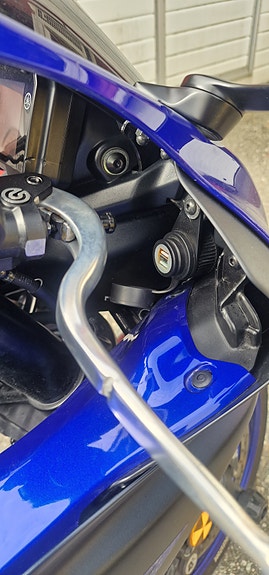 Yamaha R7 3 of 30