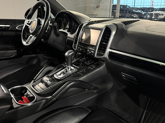 Porsche Cayenne 17 of 30