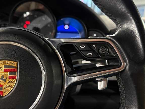 Porsche Cayenne 21 of 30