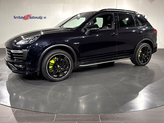Porsche Cayenne 2 of 30
