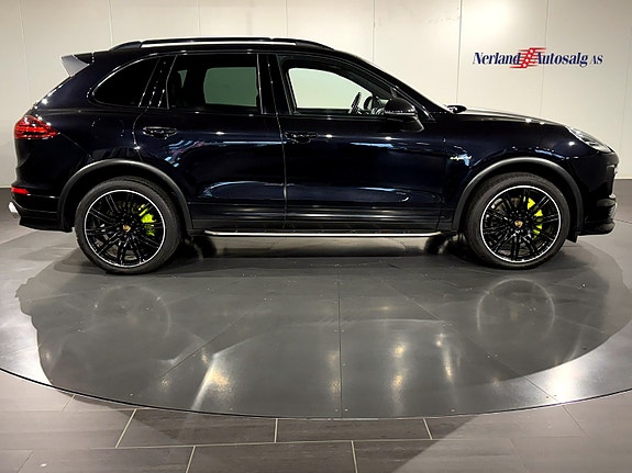 Porsche Cayenne 9 of 30