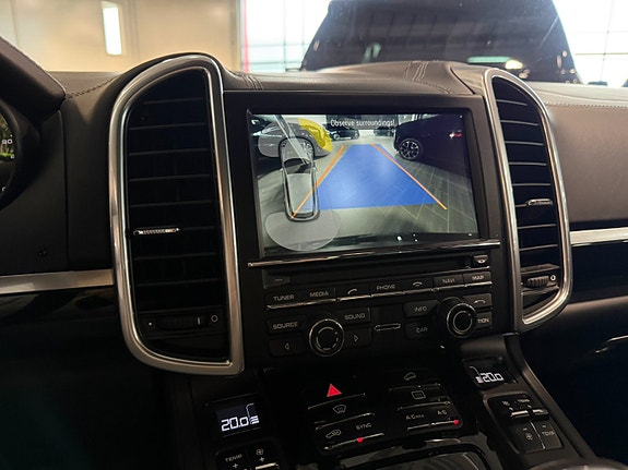 Porsche Cayenne 29 of 30