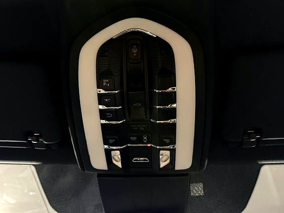 Porsche Cayenne 26 of 30