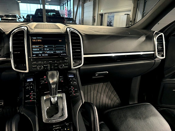 Porsche Cayenne 23 of 30