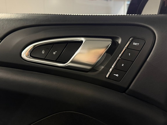 Porsche Cayenne 30 of 30