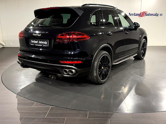 Porsche Cayenne 7 of 30