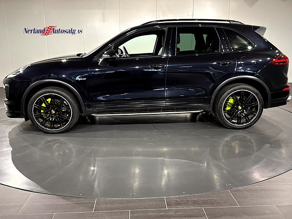 Porsche Cayenne 3 of 30