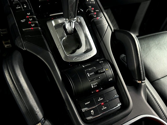 Porsche Cayenne 25 of 30