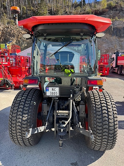 Kubota L2-622 5 of 10