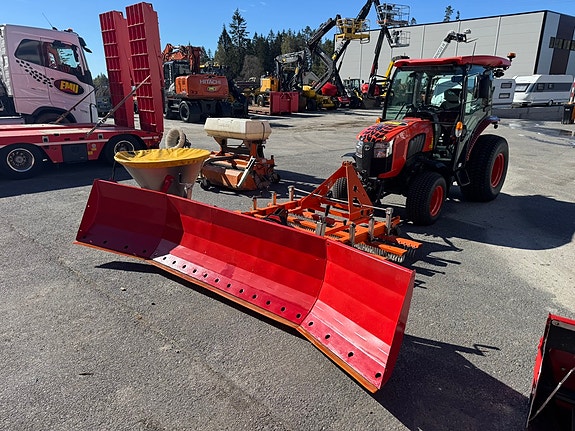 Kubota L2-622 4 of 10
