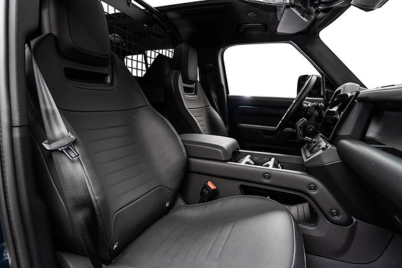 Land Rover Defender 110 29 of 30