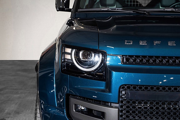 Land Rover Defender 110 5 of 30