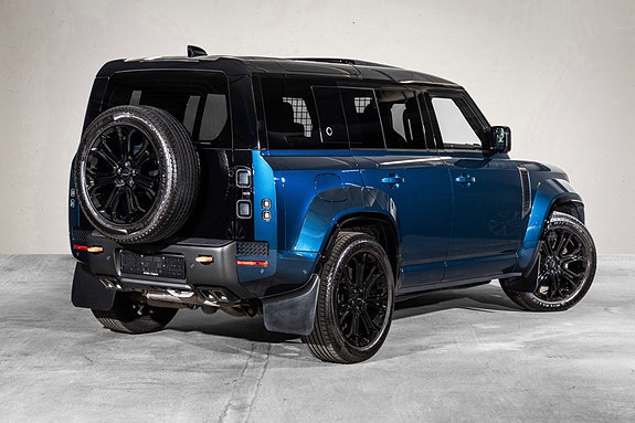 Land Rover Defender 110 6 of 30