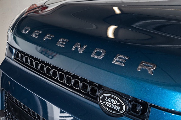 Land Rover Defender 110 12 of 30