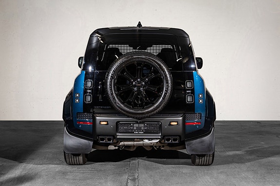 Land Rover Defender 110 8 of 30