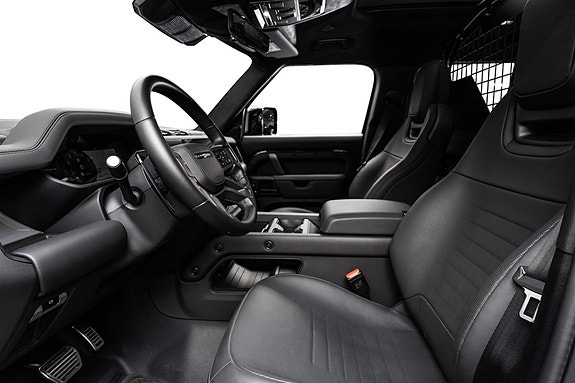 Land Rover Defender 110 21 of 30