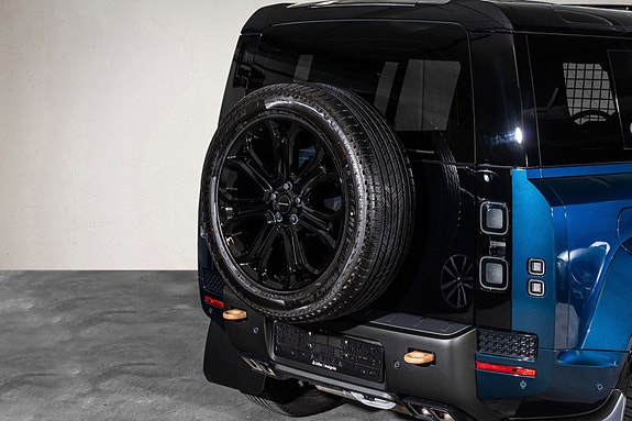 Land Rover Defender 110 7 of 30