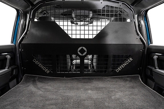 Land Rover Defender 110 27 of 30