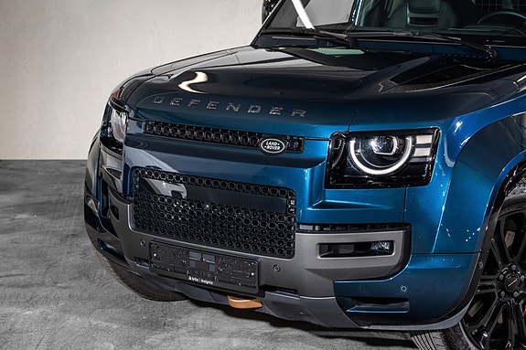 Land Rover Defender 110 2 of 30