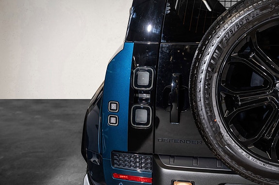 Land Rover Defender 110 9 of 30