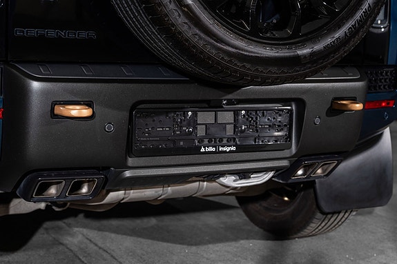Land Rover Defender 110 16 of 30