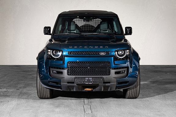 Land Rover Defender 110 4 of 30