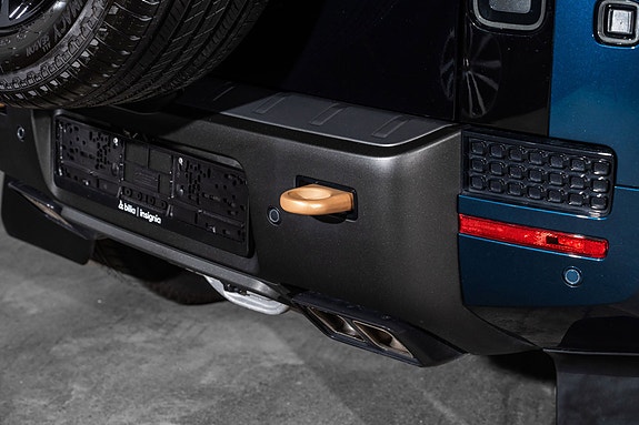 Land Rover Defender 110 17 of 30