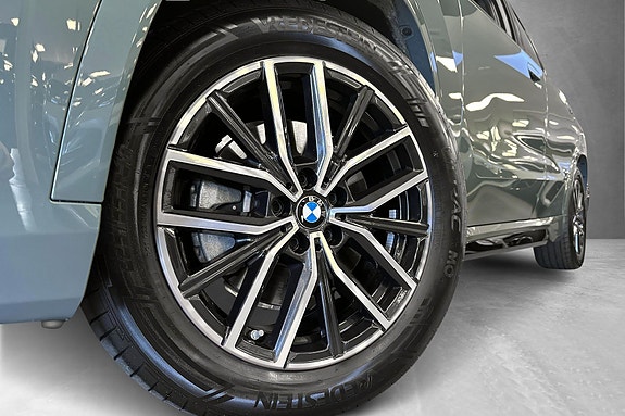 BMW iX1 12 of 30