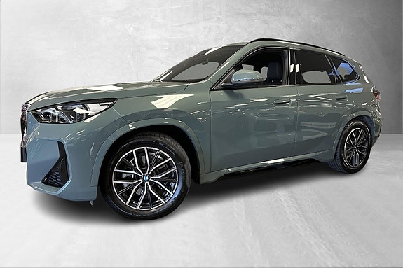 BMW iX1 4 of 30