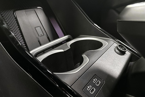 BMW iX1 28 of 30