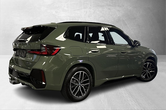 BMW iX1 3 of 30