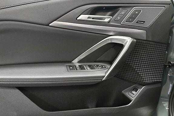 BMW iX1 25 of 30