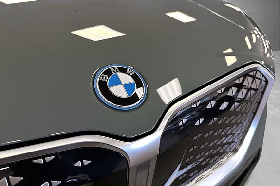 BMW iX1 10 of 30