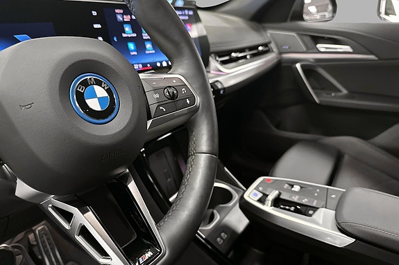 BMW iX1 23 of 30
