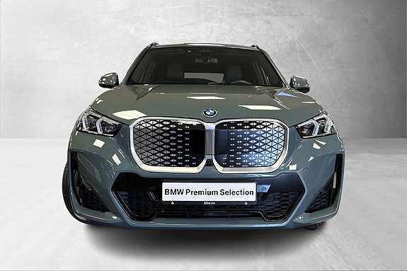 BMW iX1 5 of 30