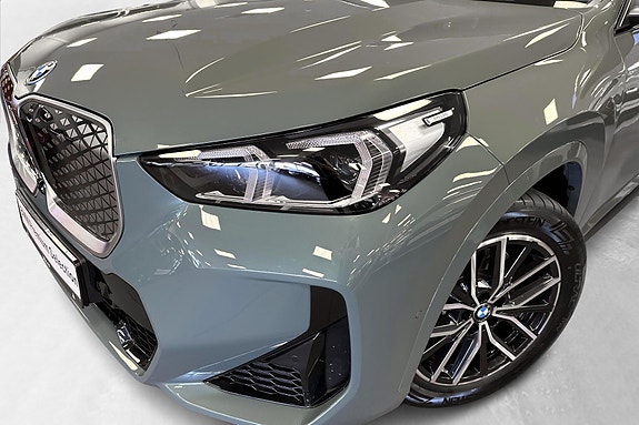 BMW iX1 6 of 30