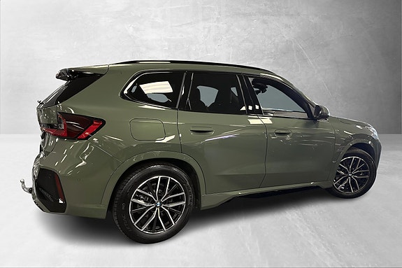 BMW iX1 8 of 30