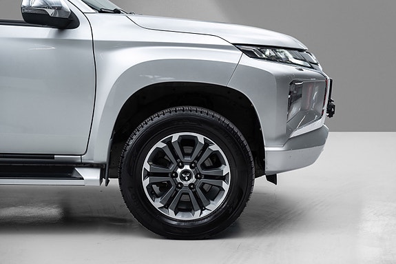 Mitsubishi L200 8 of 21