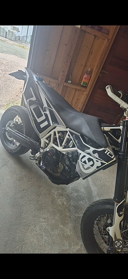 Husqvarna FE 701 2 of 4