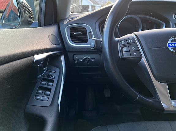 Volvo V40 Cross Country 13 of 30