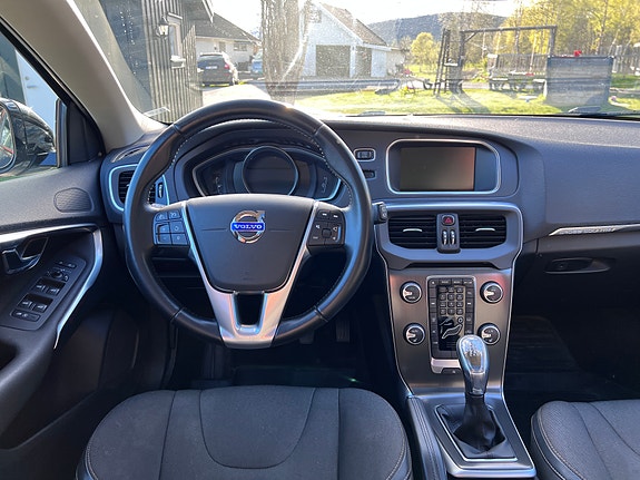 Volvo V40 Cross Country 12 of 30