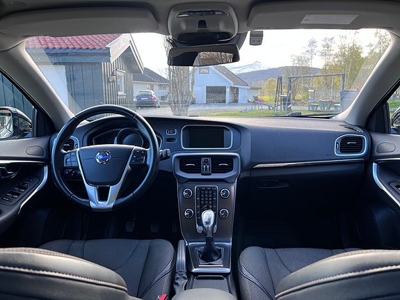 Volvo V40 Cross Country 11 of 30
