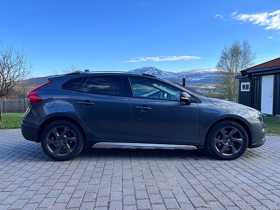 Volvo V40 Cross Country 5 of 30