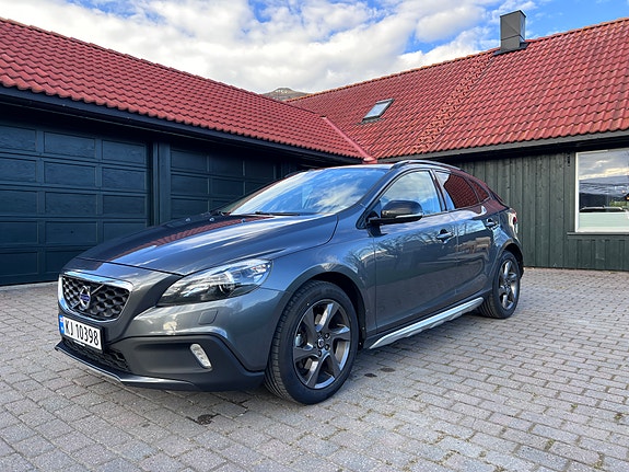Volvo V40 Cross Country 2 of 30