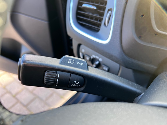 Volvo V40 Cross Country 14 of 30
