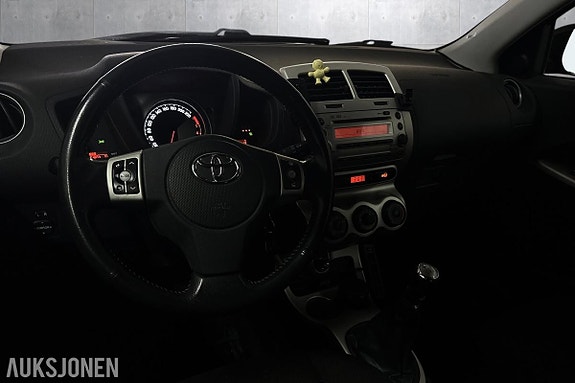 Toyota Urban Cruiser 13 of 24