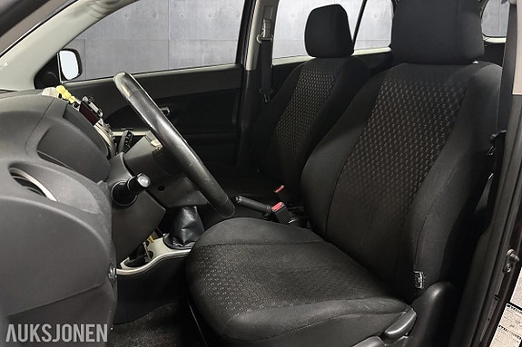 Toyota Urban Cruiser 8 of 24