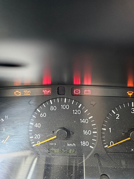 Toyota HiAce 4 of 6