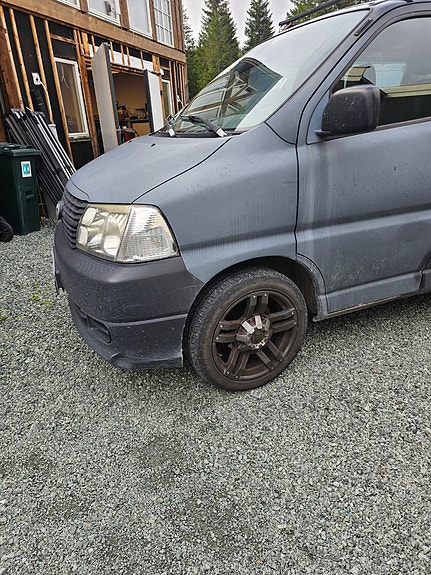 Toyota HiAce 2 of 6