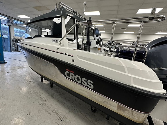 Yamarin Cross 60 Cabin utestyring, webasto, trimflaps, stereo ++ 5 of 30